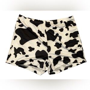 🆕 Women’s cow print shorts